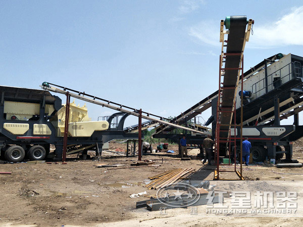 移動小型制沙機生產現(xiàn)場