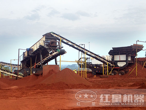 移動(dòng)碎石機(jī)作業(yè)現(xiàn)場(chǎng)圖 移動(dòng)碎石機(jī)作業(yè)現(xiàn)場(chǎng)圖