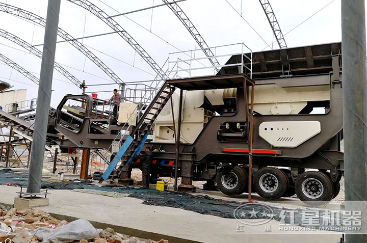 移動式破碎機(jī)作業(yè)現(xiàn)場