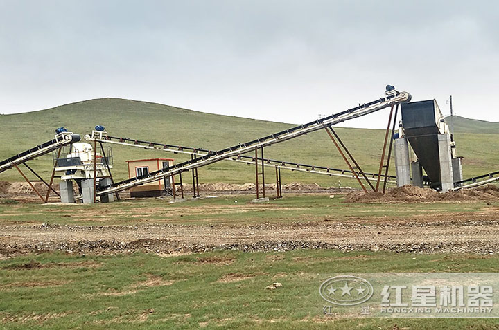 時產(chǎn)100噸的小型碎沙機現(xiàn)場 時產(chǎn)100噸的小型碎沙機現(xiàn)場