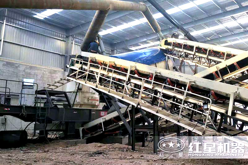 濟(jì)源客戶(hù)移動(dòng)型石子廠設(shè)備現(xiàn)場(chǎng) 濟(jì)源客戶(hù)移動(dòng)型石子廠設(shè)備現(xiàn)場(chǎng)