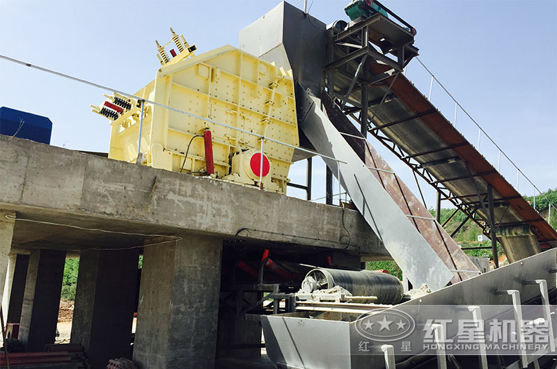 反擊式破碎機(jī)作業(yè)現(xiàn)場